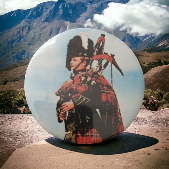 Vintage Scottish Bagpiper Refrigerator Magnet Fridge Scotland Souvenir Pinback. - Picture 12 of 16